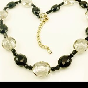 MELANIA TRUMP CRYSTAL/GLASS NECKLACE MINT